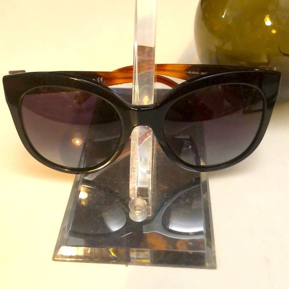Burberry Sunglasses pre ❤️Ed - Picture 1 of 5
